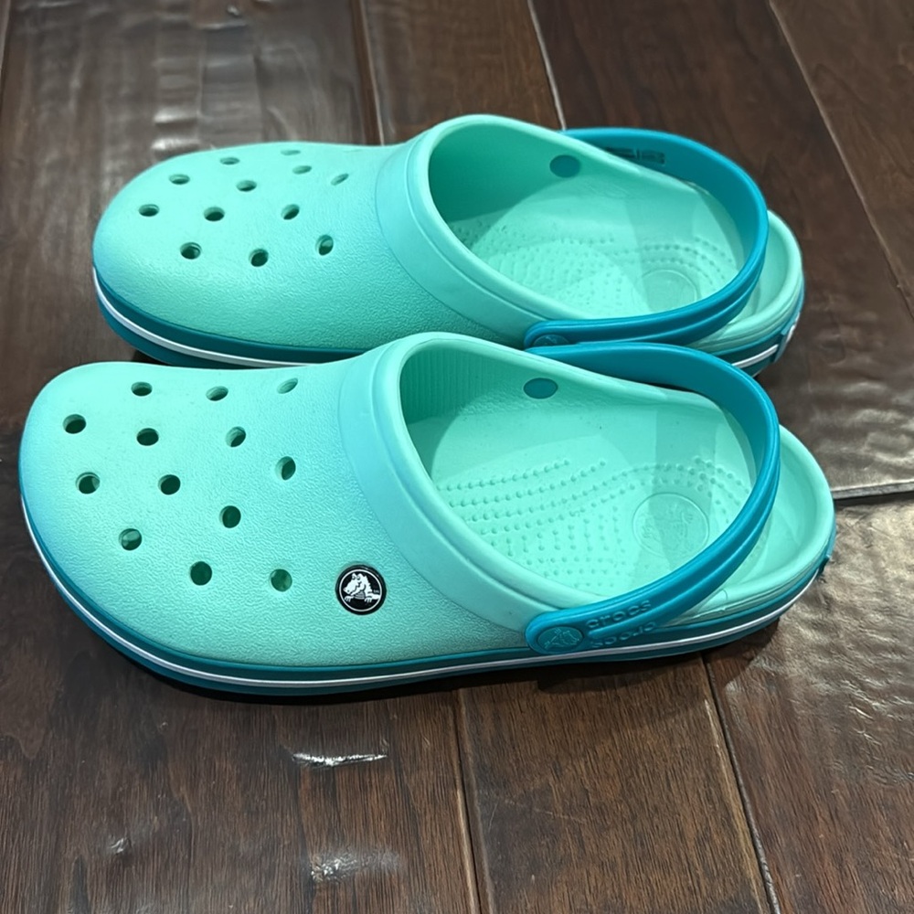 CROCS Mint Green Clogs - Picture 2 of 2